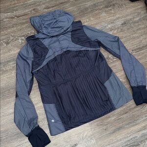 Like New Lululemon “Vintage” Vent It Out Jacket. Size 8